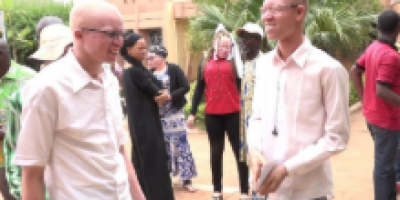 Au Burkina Faso, les personnes albinos disent non au cancer de la peau