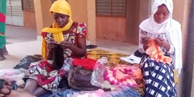 Entrepreneuriat : Ramatou et Mariam, deux étudiantes tisseuses !