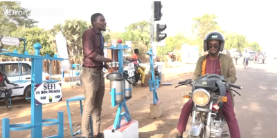 Université de Niamey : Être étudiant et vendeur de thé