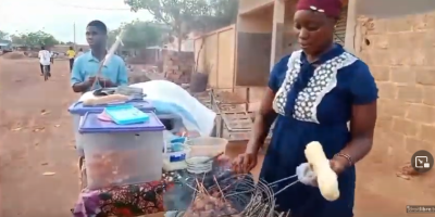Brochette de soja : un mets local bien prisé à Ouahigouya