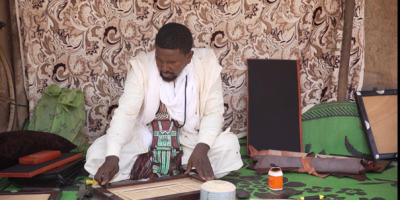 Amadou Fatah, l’artisan qui a trouvé refuge et espoir au Burkina Faso